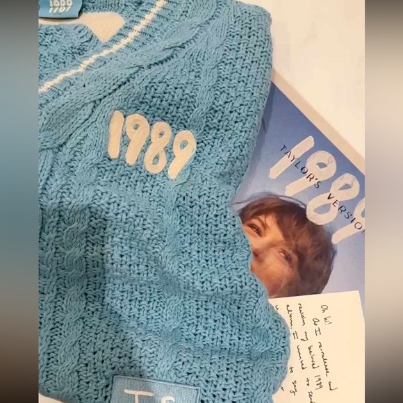 Taylor Swift 1989 Euros Tour Blue Cardigan Sz M/L - Picture 2 of 8